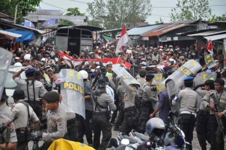 Endonezya’da İşçi Grevine Polis Müdahale Etti: 1 Ölü