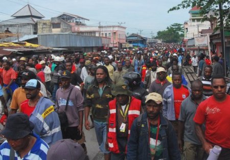 Endonezya’da İşçi Grevine Polis Müdahale Etti: 1 Ölü