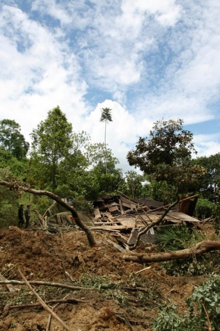 Endonezya’da toprak kayması: 11 ölü