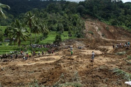 Endonezya’da toprak kayması: 11 ölü