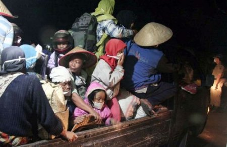 Endonezya'da Volkan Patlaması: 15 Ölü (3)