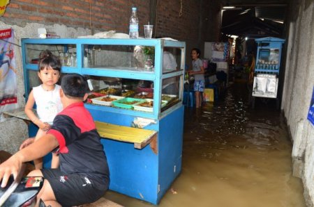 Endonezya'nın başkenti Cakarta sele teslim