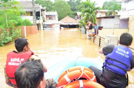 Endonezya'nın başkenti Cakarta sele teslim