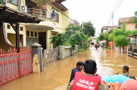Endonezya'nın başkenti Cakarta sele teslim