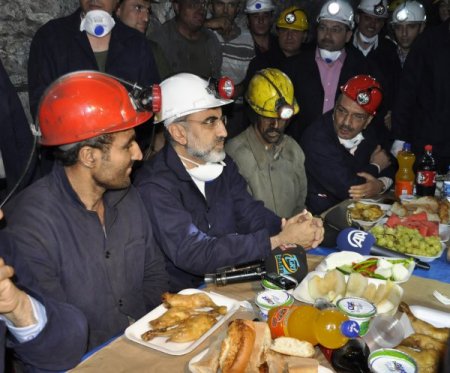Enerji Bakanı İlk İftarını 500 Metre Derinlikteki Maden Ocağında Yaptı