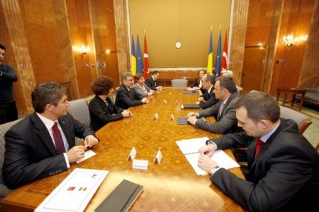 Enerji Bakanı Yıldız, Başbakan Emil Boc Tarafından Kabul Edildi