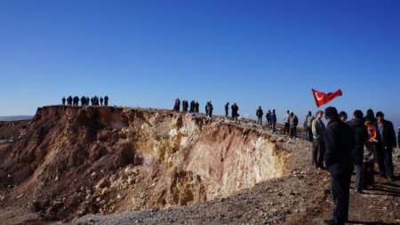 Engebeli yolları, taş ocaklarının kaldırılması için aştılar