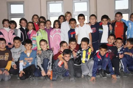 Engeliyle Gurur Duyan Bayan Öğretmen Meslek Aşkıyla Yaşıyor