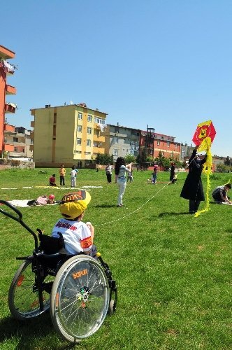 Engeller uçurtmayla kaldırıldı