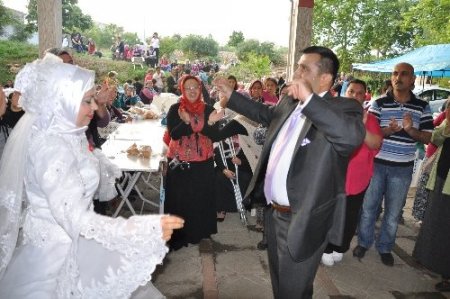 Engelleri birlikte aşmak için evlendiler