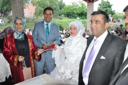 Engelleri birlikte aşmak için evlendiler