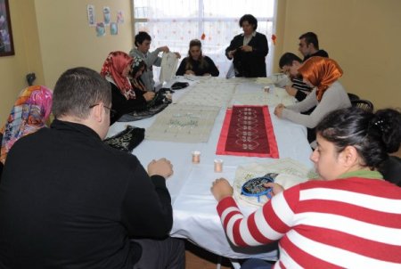 Engelleri mesleki kurslarla aşıyorlar