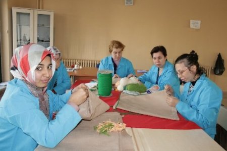 Engellerine Takılmadan Üretmeye Çalışıyorlar