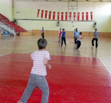Engellerini spor yaparak aşıyorlar