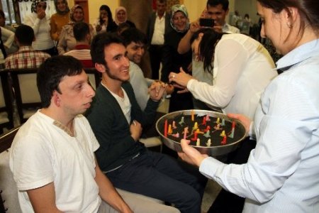 Engelli asker adaylarına kına yakıldı