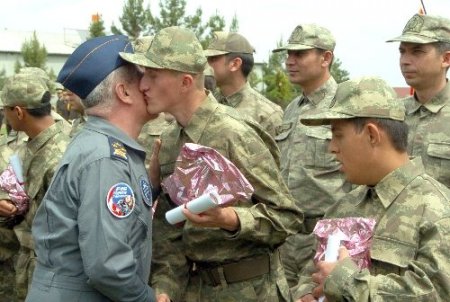 Engelli askerler terhis olma sevinci yaşadı
