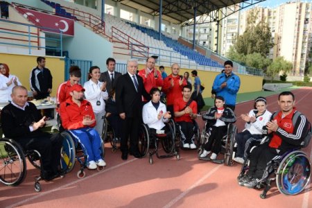 Engelli atletler Adana'da kamp yapıyor