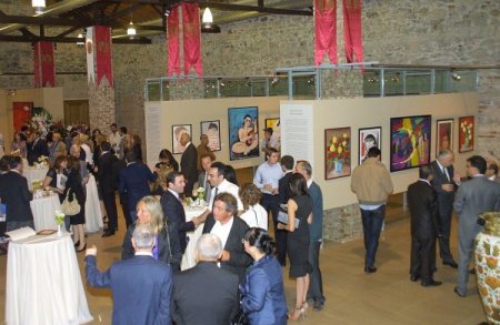 Engelli Azeri ressamdan göz kamaştıran sergi