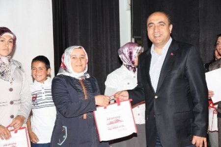 Engelli çocuğuna mektup yazan anneler ödüllendirildi
