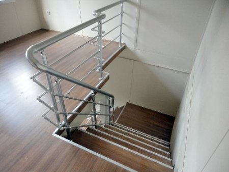 Engelli çocuk ve annesi yeni eve kavuştu