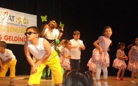 Engelli çocuklar hünerlerini sergiledi