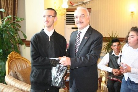 Engelli çocuklardan Vali Yenigün’e ziyaret