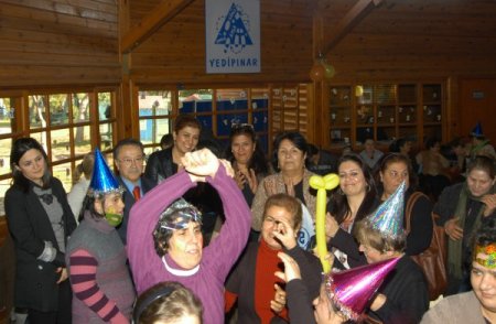 Engelli çocukların yeni yıl sevinci