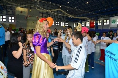 Engelli gençlerden renkli seremoni