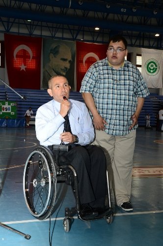 Engelli gençlerden renkli seremoni