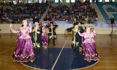 Engelli gençlerin gösterileri büyüledi