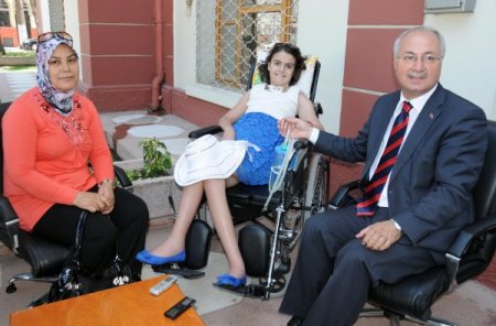 Engelli Judocu Cansu, Vali Daşöz'den Bütün Engellilere Yardım İstedi