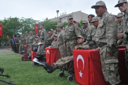 Engelli kınalı kuzular terhis oldu