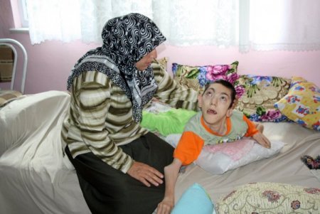 Engelli Oğluna 33 Yıldır Bakan Annenin Yol Mağduriyeti Giderilecek