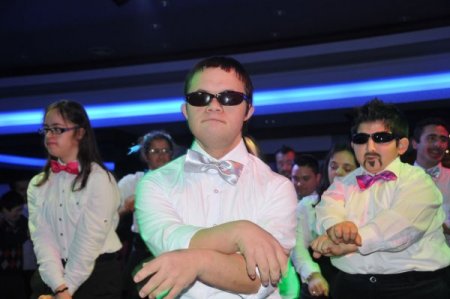 Engelli öğrencilerden 'Gangnam Style' dans