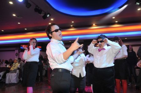 Engelli öğrencilerden 'Gangnam Style' dans