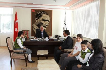 Engelli Öğrencilerden Resim Sergisi