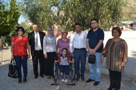 Engelli öğrenciye hayırsever işadamından yardım