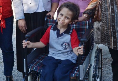 Engelli öğrenciye hayırsever işadamından yardım