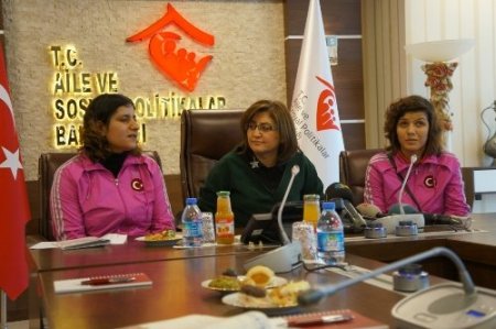 Engelli şampiyon halterci, Bakan Şahin'den iş istedi