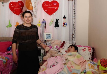 Engelli Sevim’e doğum günü sürprizi