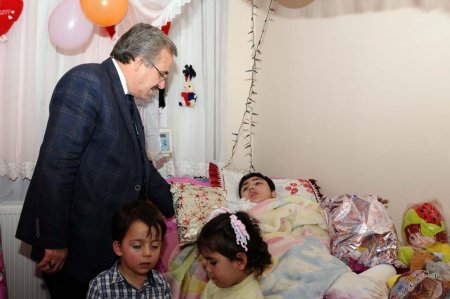 Engelli Sevim’e doğum günü sürprizi