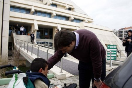 Engelli taraftardan Sağlam gözyaşları