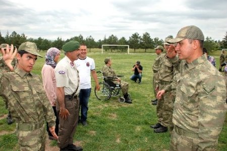 Engelli vatandaşlar, askerlik sevinci yaşadı