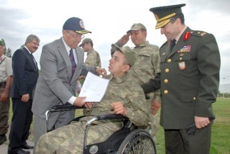 Engelli vatandaşlar, askerlik sevinci yaşadı