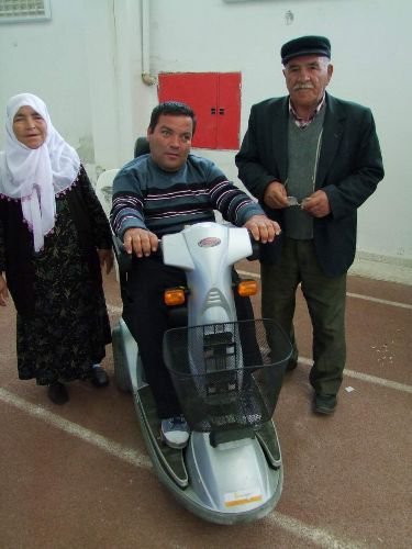 Engelli Vatandaşlar Akülü Araba Sevinci Yaşadı