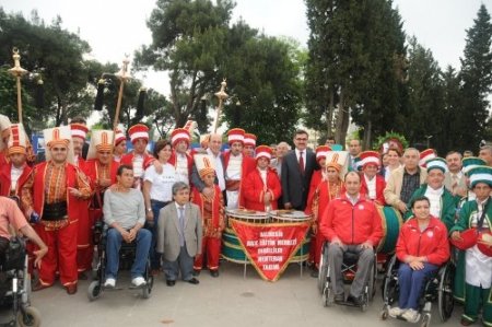 Engelli vatandaşlar Engelsiz 10`lar Şenliği'nde güzel bir gün geçirdi