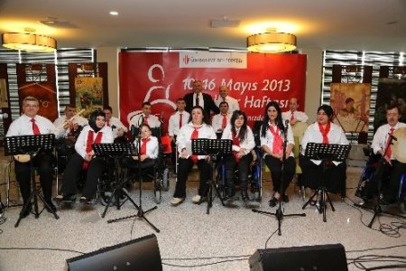 Engelli vatandaşların el emekleri görücüye çıktı