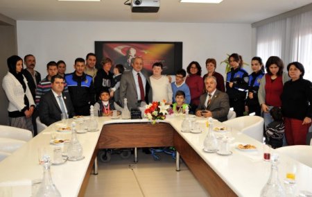 Engelli ve down sendromlular İzmir Emniyet Müdürü Bilkay'ı ziyaret etti