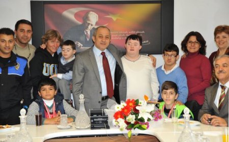 Engelli ve down sendromlular İzmir Emniyet Müdürü Bilkay'ı ziyaret etti