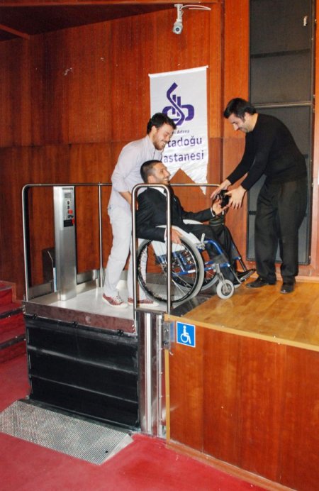 Engelli ve engelsizyen aynı sahnede